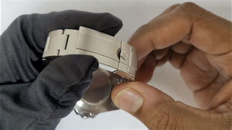 how to adjust clasp on rolex submariner|rolex submariner glidelock clasp.